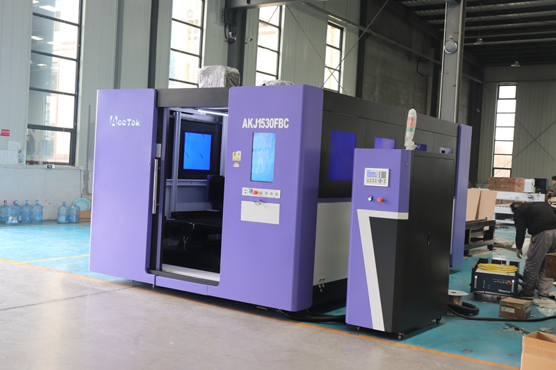 Industrial 3015 6000 watt Fibe - Industrial Laser Metal Cutting Machine 评论和价格