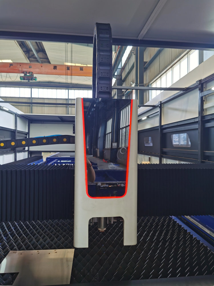 Fully Enclosed CNC Fiber Laser - Industrial Laser Cutting Machines 评论和价格